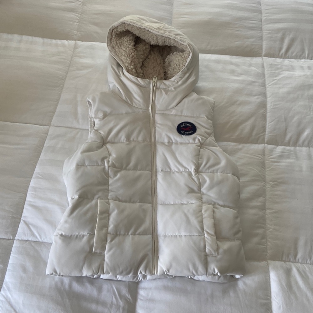 White Hollister Puffer Sherpa lined vest